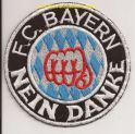 G FC Bayern Nein Danke-3 mit roter Faust.jpg