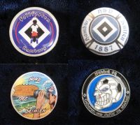 Follfosten, HSV-Kutten 1887, Nord Se(e)hen, Nübel / unter Pins & Schals / Pins